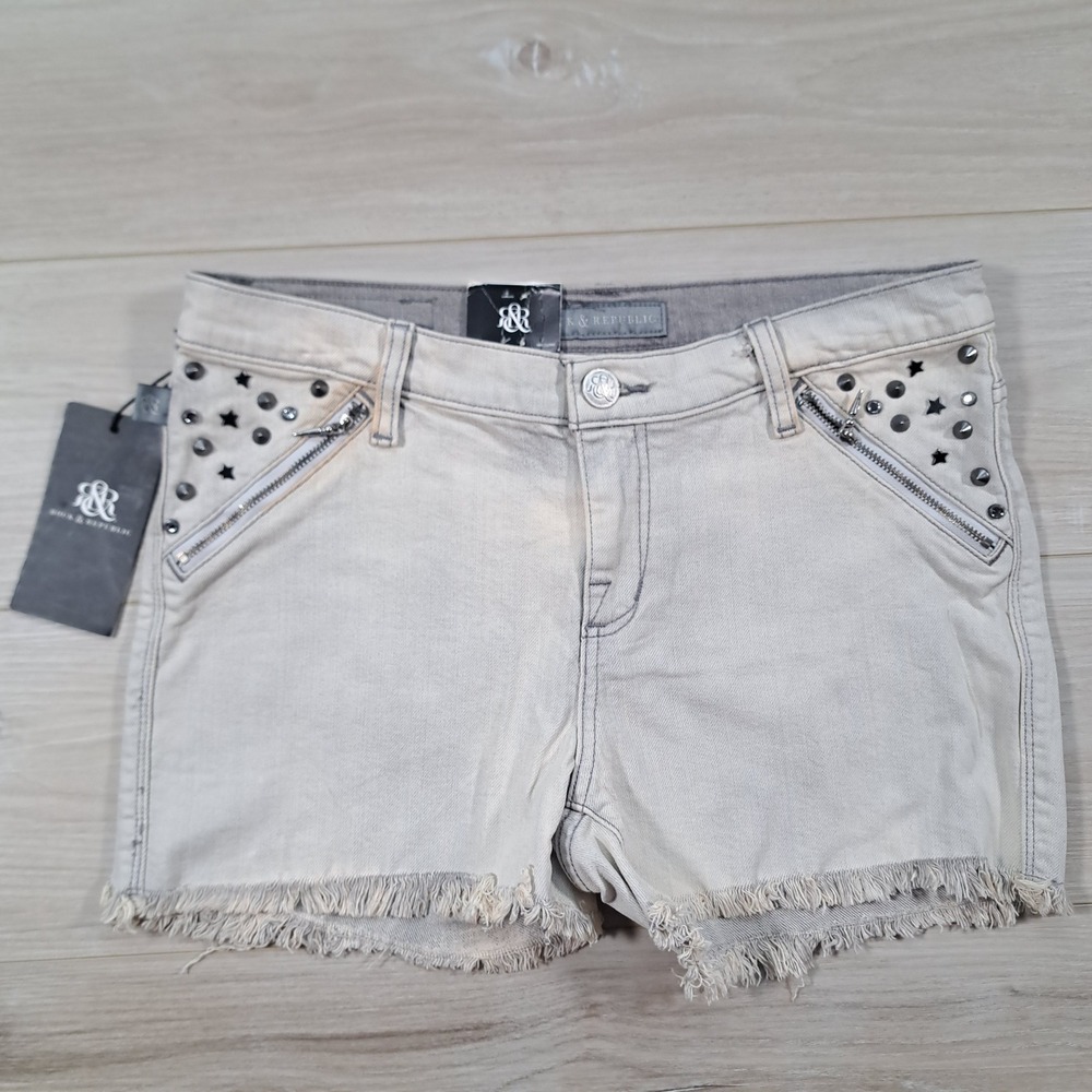 Rock & Republic Y2K Pixie Armour Studded Denim Shorts Grey Frayed Hem Size 8 NEW